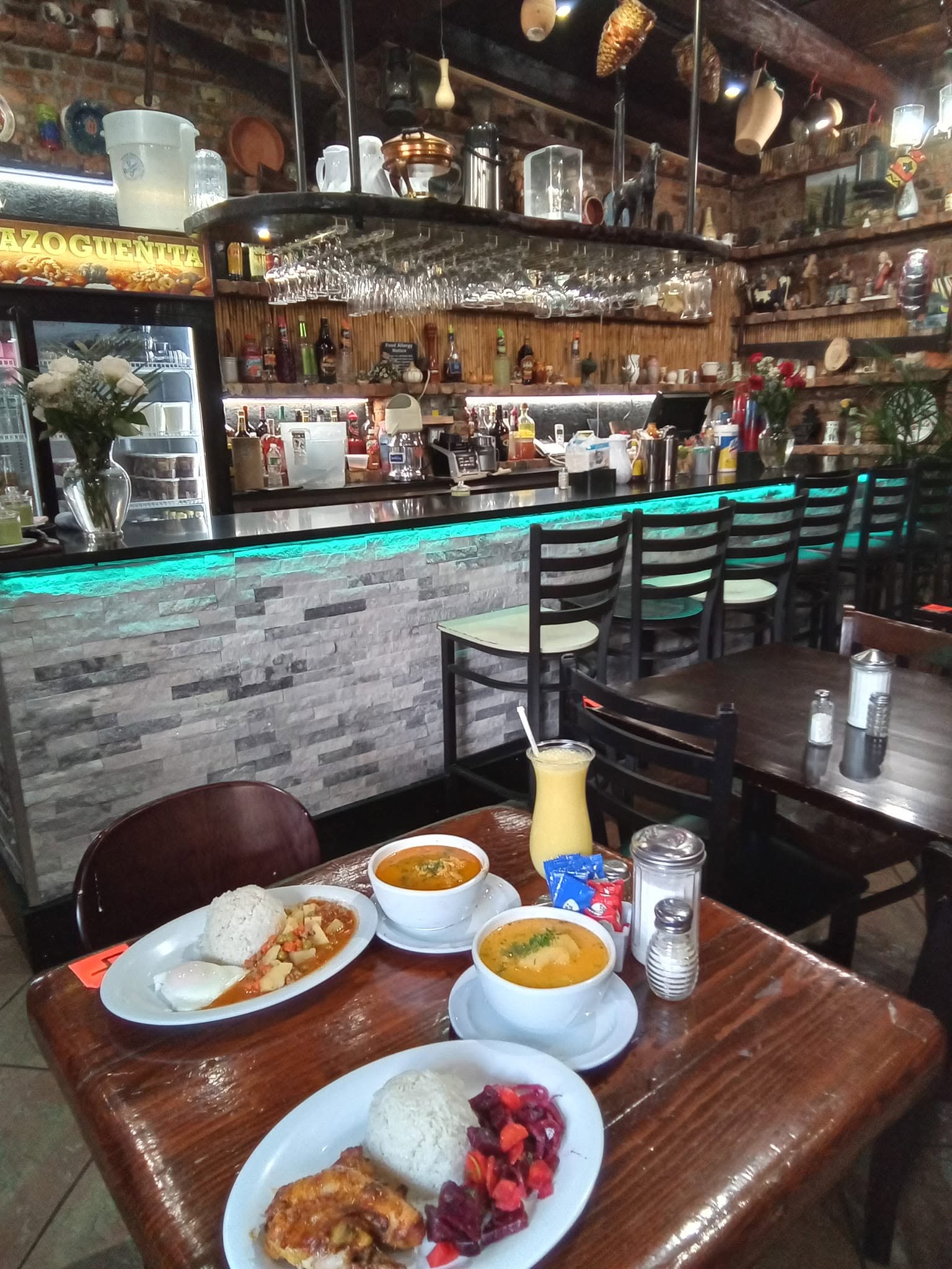 Salón y bar de Linda Azogueñita