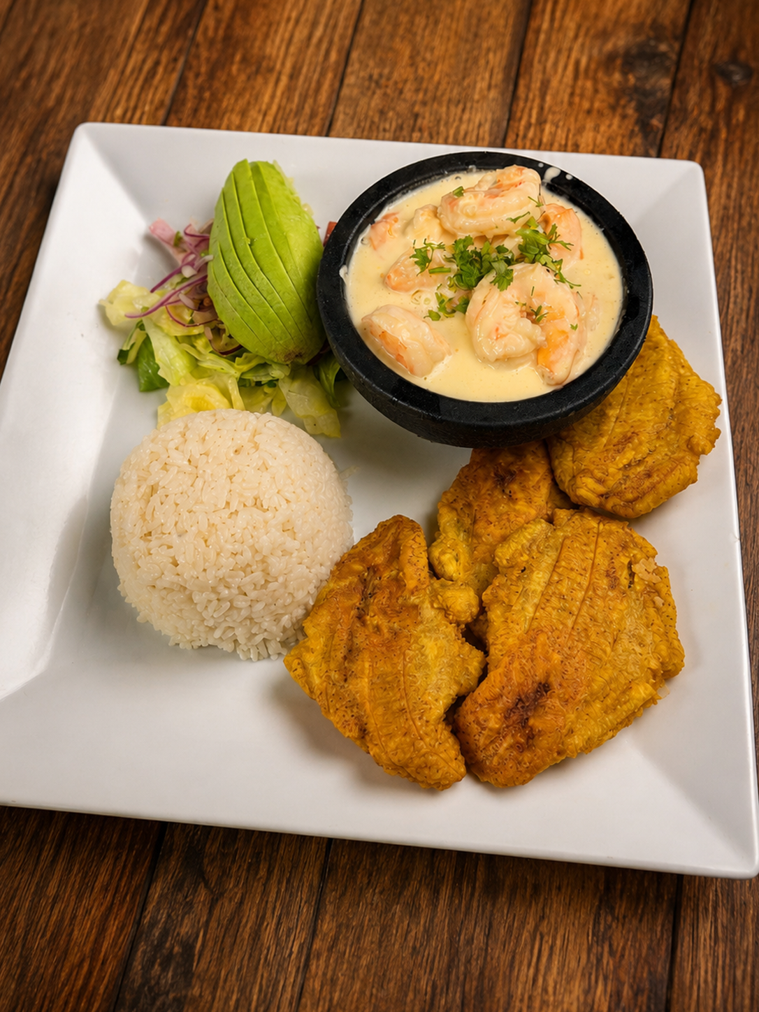 Plato de camarón — comida ecuatoriana en Linda Azogueñita, Corona NY